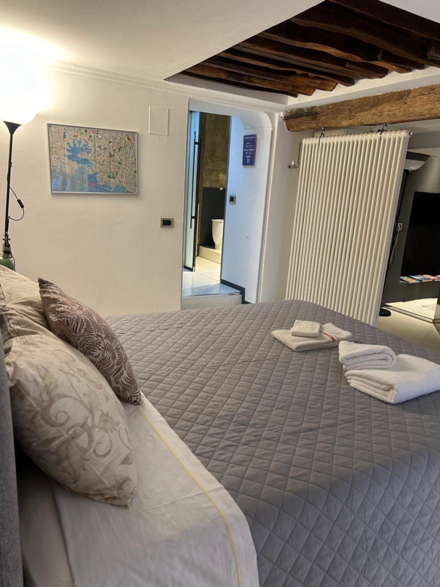 Loft La Citta Vecchia Apartment Genoa Bagian luar foto